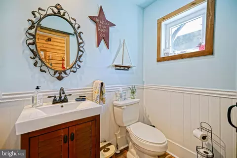 Bath - 405 Chestnut St, Milton, DE 19968 photo 1 of 6