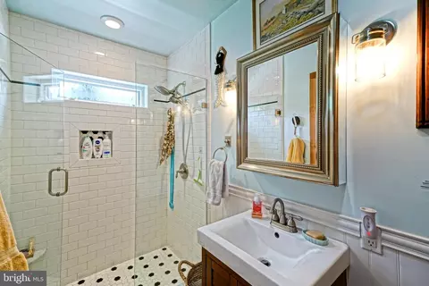 Bath - 405 Chestnut St, Milton, DE 19968 photo 3 of 6