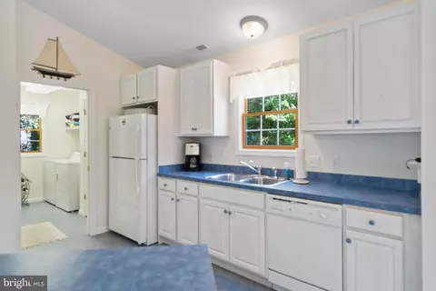 Kitchen - 4 Moonlight Dr, Dagsboro, DE 19939 photo 3 of 3
