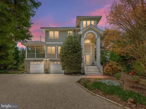 39078 Bayfront Dr, Ocean View, DE 19970