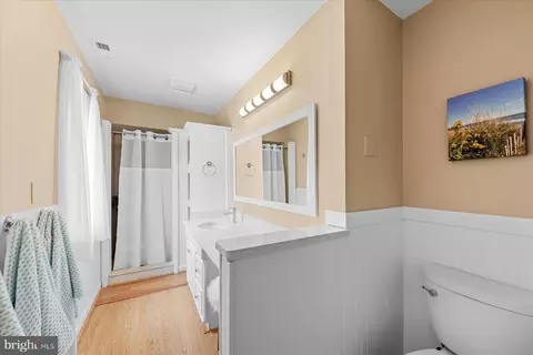 Bath - 940 Turtle Dr, Bethany Beach, DE 19930 photo 2 of 3