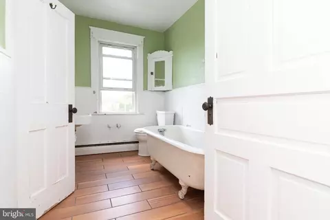Bath - 422 N Pine St, Seaford, DE 19973 photo 2 of 2