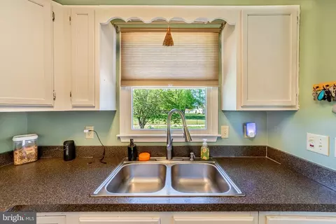 Kitchen - 14011 West Ct, Laurel, DE 19956 photo 2 of 2