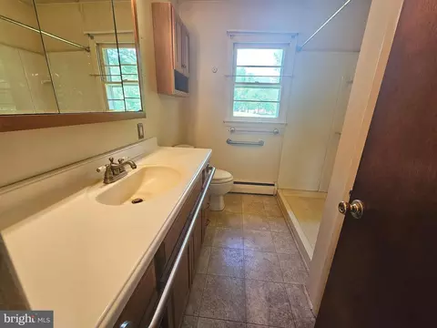 Bath - 11261 Line Rd, Delmar, DE 19940 photo 1 of 3