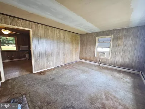 Living - 11261 Line Rd, Delmar, DE 19940 photo 2 of 4