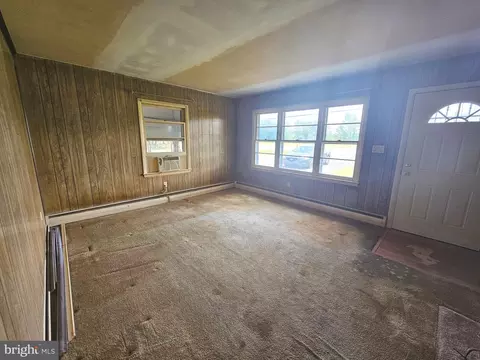 Living - 11261 Line Rd, Delmar, DE 19940 photo 3 of 4