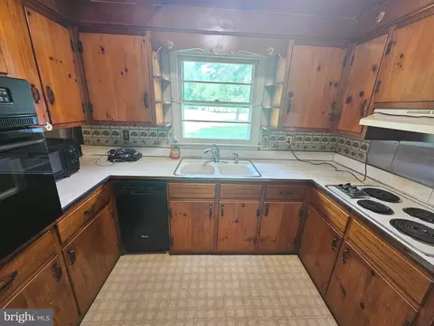 Kitchen - 11261 Line Rd, Delmar, DE 19940 photo 3 of 3