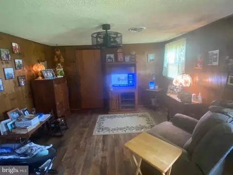 Living - 33228 Gordy Rd, Laurel, DE 19956 photo 3 of 4