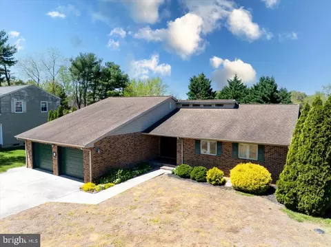 609 Lakelawn Dr, Milford, DE 19963
