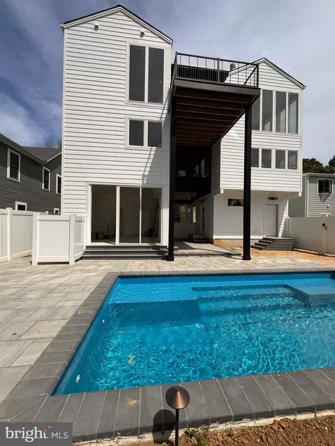 37428 4th St, Rehoboth Beach, DE 19971