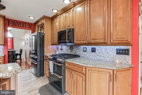 Kitchen - 32519 Mount Pleasant Rd, Laurel, DE 19956 photo 6 of 7