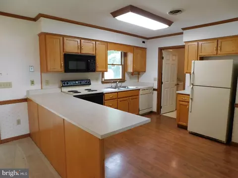 Kitchen - 16154 Progress School Rd, Bridgeville, DE 19933 photo 2 of 3