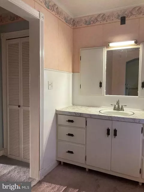 Bath - 601 Union St, Milton, DE 19968 photo 1 of 1