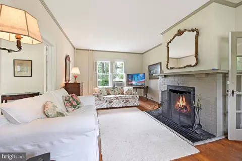 Living - 701 E Jewell St, Delmar, DE 19940 photo 1 of 1