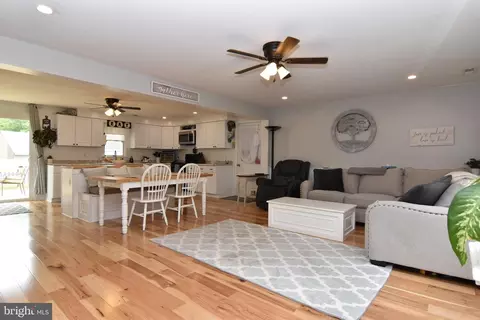 113 Hollywood Dr, Ocean View, DE 19970 photo 2