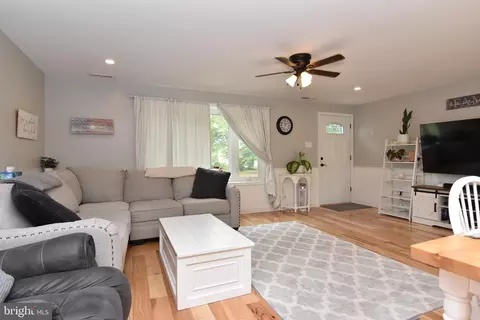 113 Hollywood Dr, Ocean View, DE 19970 photo 4