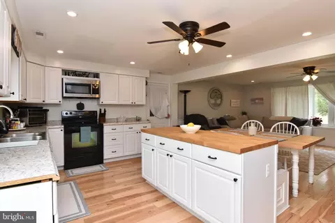113 Hollywood Dr, Ocean View, DE 19970 photo 7