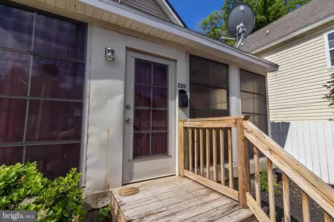 Exterior - 220 E Market St, Laurel, DE 19956 photo 3 of 3