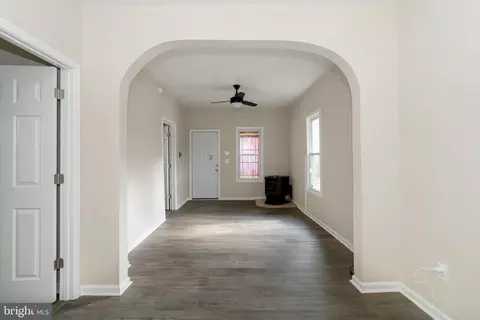 Entry Way - 220 E Market St, Laurel, DE 19956 photo 4 of 8