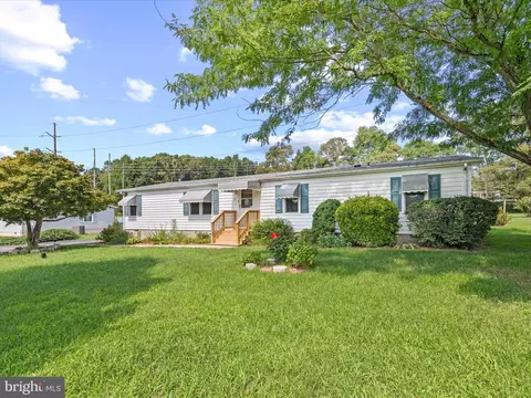 28 Circle Dr E, Milton, DE 19968