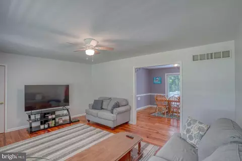 Living - 22071 Hackney Cir, Lincoln, DE 19960 photo 1 of 2