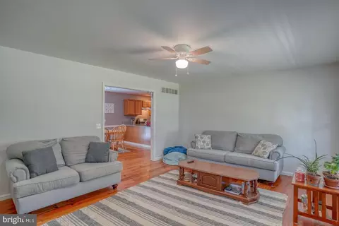 Living - 22071 Hackney Cir, Lincoln, DE 19960 photo 2 of 2