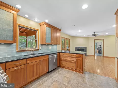 Kitchen - 30255 Cave Neck Rd, Milton, DE 19968 photo 3 of 4