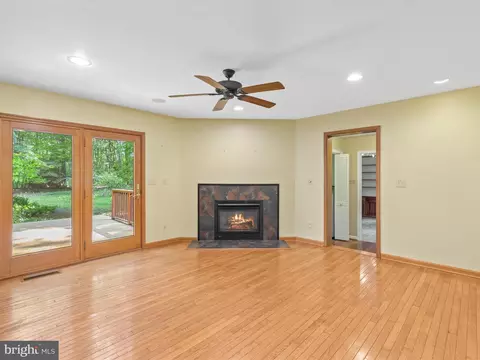 Living - 30255 Cave Neck Rd, Milton, DE 19968 photo 2 of 4