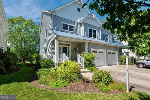 17 Ocean Mist Dr #2B, Ocean View, DE 19970