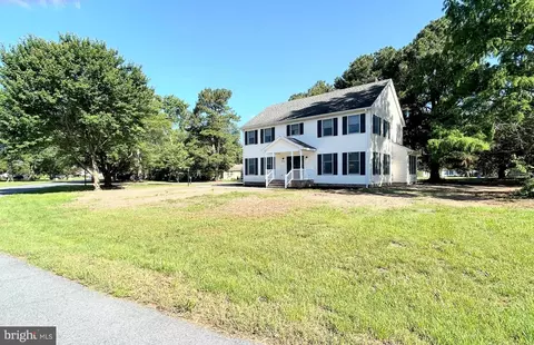 6824 Robin Dr, Seaford, DE 19973