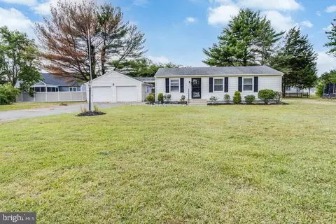 138 Hollywood Dr, Ocean View, DE 19970