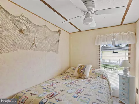 Bedroom - 30951 Maplewood Rd, Ocean View, DE 19970 photo 2 of 5