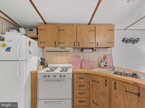 Kitchen - 30951 Maplewood Rd, Ocean View, DE 19970 photo 1 of 2