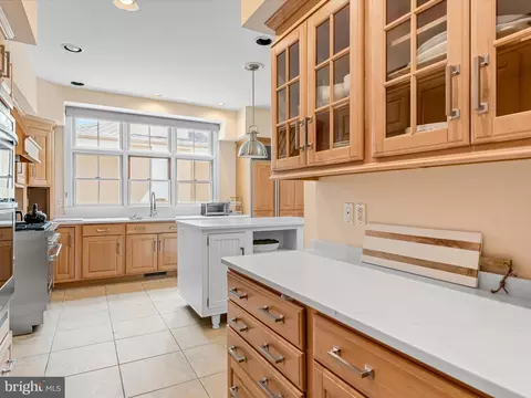 Kitchen - 124 E Side Dr, Rehoboth Beach, DE 19971 photo 7 of 9