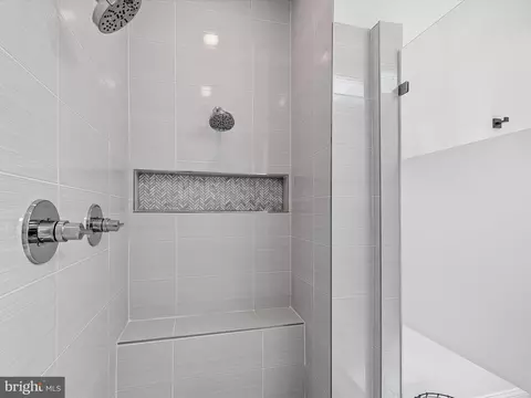 Bath - 124 E Side Dr, Rehoboth Beach, DE 19971 photo 6 of 8