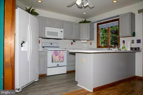 Kitchen - 124 Short Ave, Laurel, DE 19956 photo 1 of 3