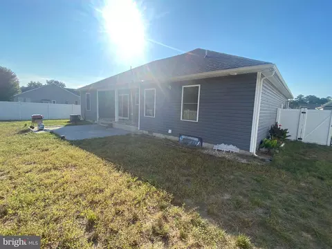 321 E 6th St, Seaford, DE 19973 photo 2