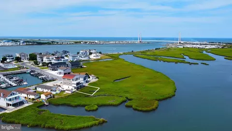 24 S Shore Dr, Bethany Beach, DE 19930