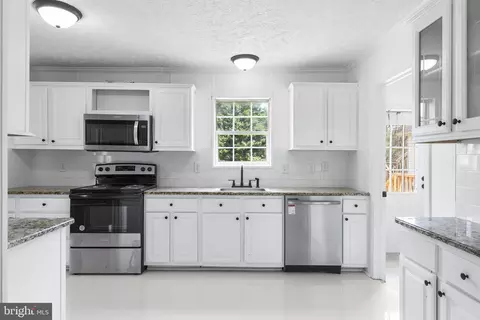 Kitchen - 26449 Sandpiper Dr, Millsboro, DE 19966 photo 2 of 2