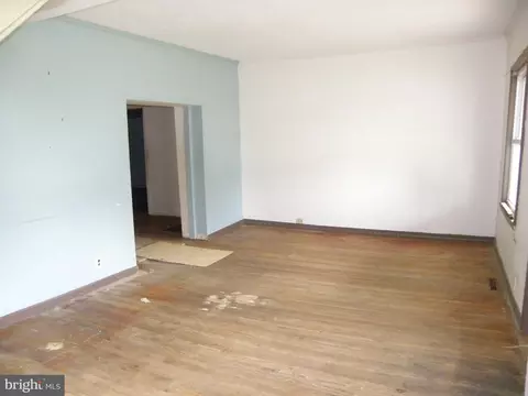 Living - 115 Burton St, Georgetown, DE 19947 photo 1 of 3