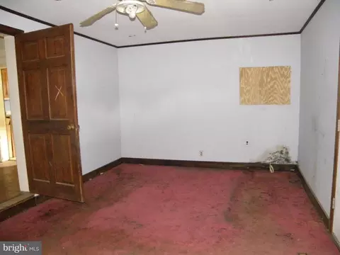 Living - 115 Burton St, Georgetown, DE 19947 photo 3 of 3