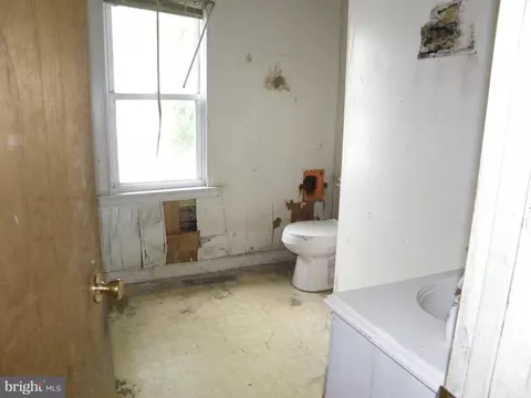 Bath - 115 Burton St, Georgetown, DE 19947 photo 1 of 3