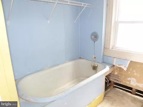 Bath - 115 Burton St, Georgetown, DE 19947 photo 3 of 3