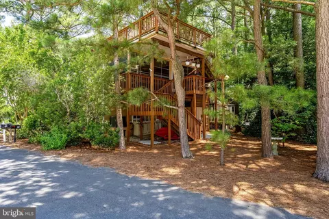 Exterior - 146 Evergreen Rd, Bethany Beach, DE 19930 photo 9 of 10