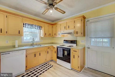 Kitchen - 310 Franklin St, Georgetown, DE 19947 photo 1 of 2