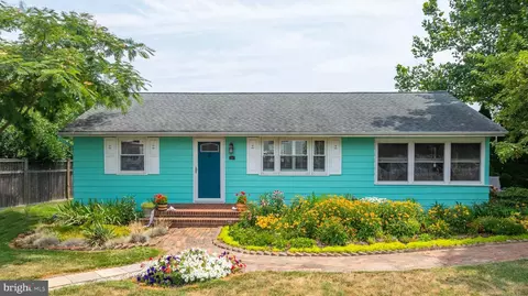 215 Monroe Ave, Lewes, DE 19958