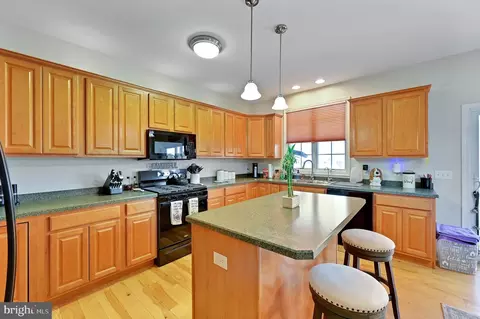 Kitchen - 34437 Hudson Rd, Laurel, DE 19956 photo 2 of 2