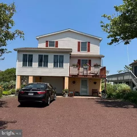 7 W Farmington St, Fenwick Island, DE 19944