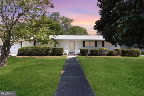 820 W Locust St, Seaford, DE 19973