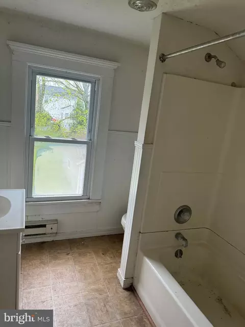 Bath - 711 Chestnut St, Milton, DE 19968 photo 1 of 1